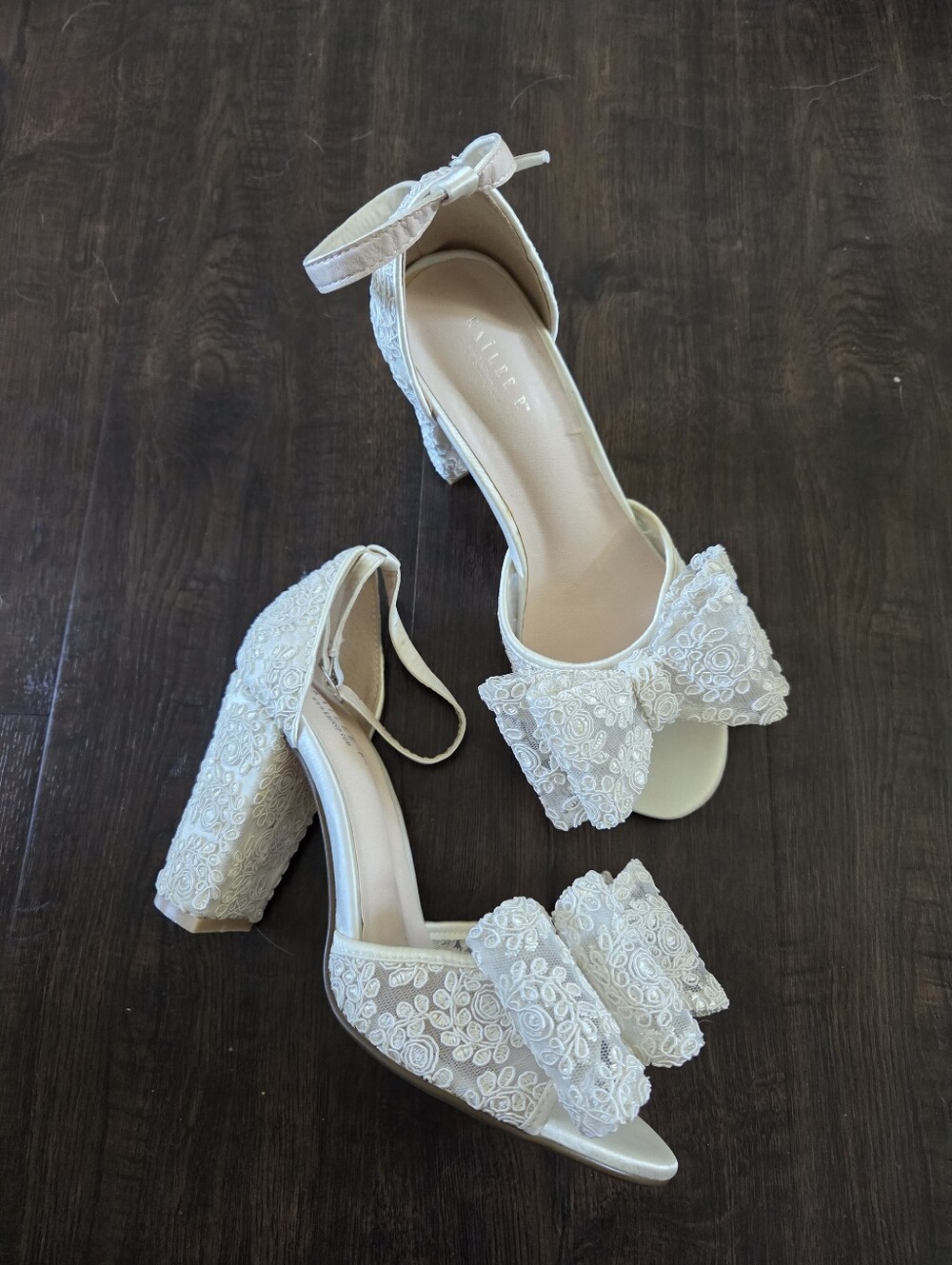 Kailee P Ivory Floral Lace Bow Ankle Strap Block Heels Bridal Shoes Size 8